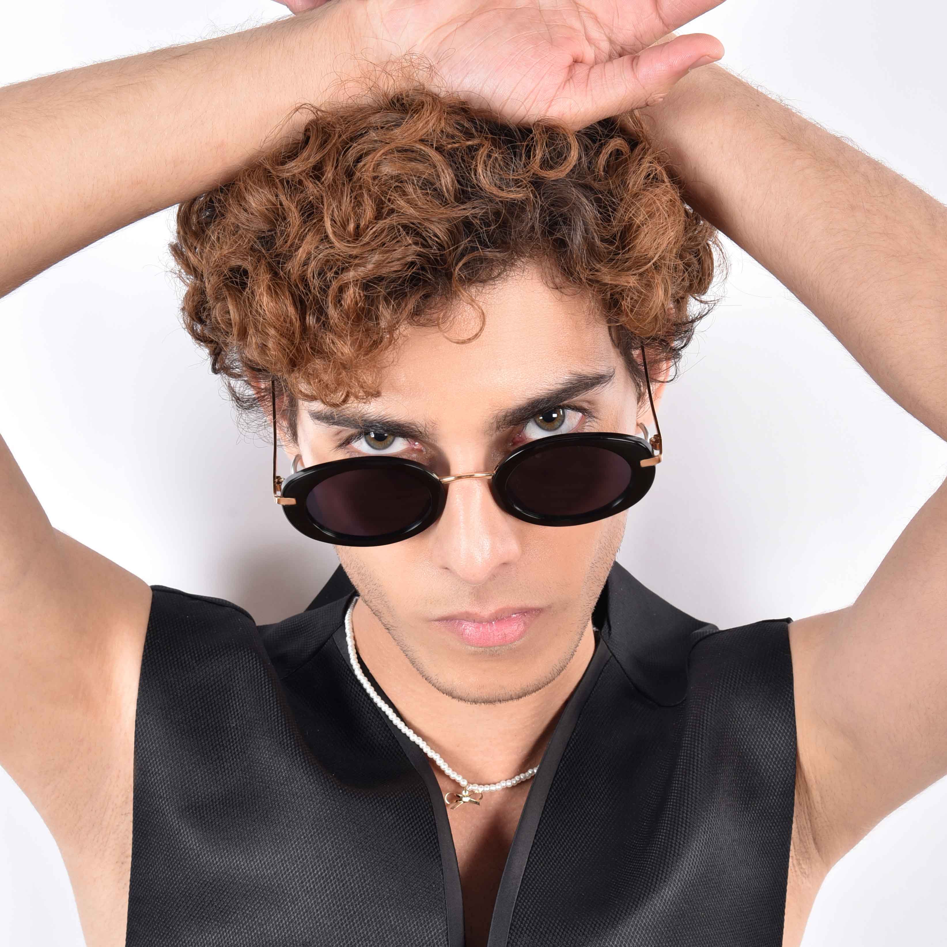 Fluxo Black Oval Sunglasses
