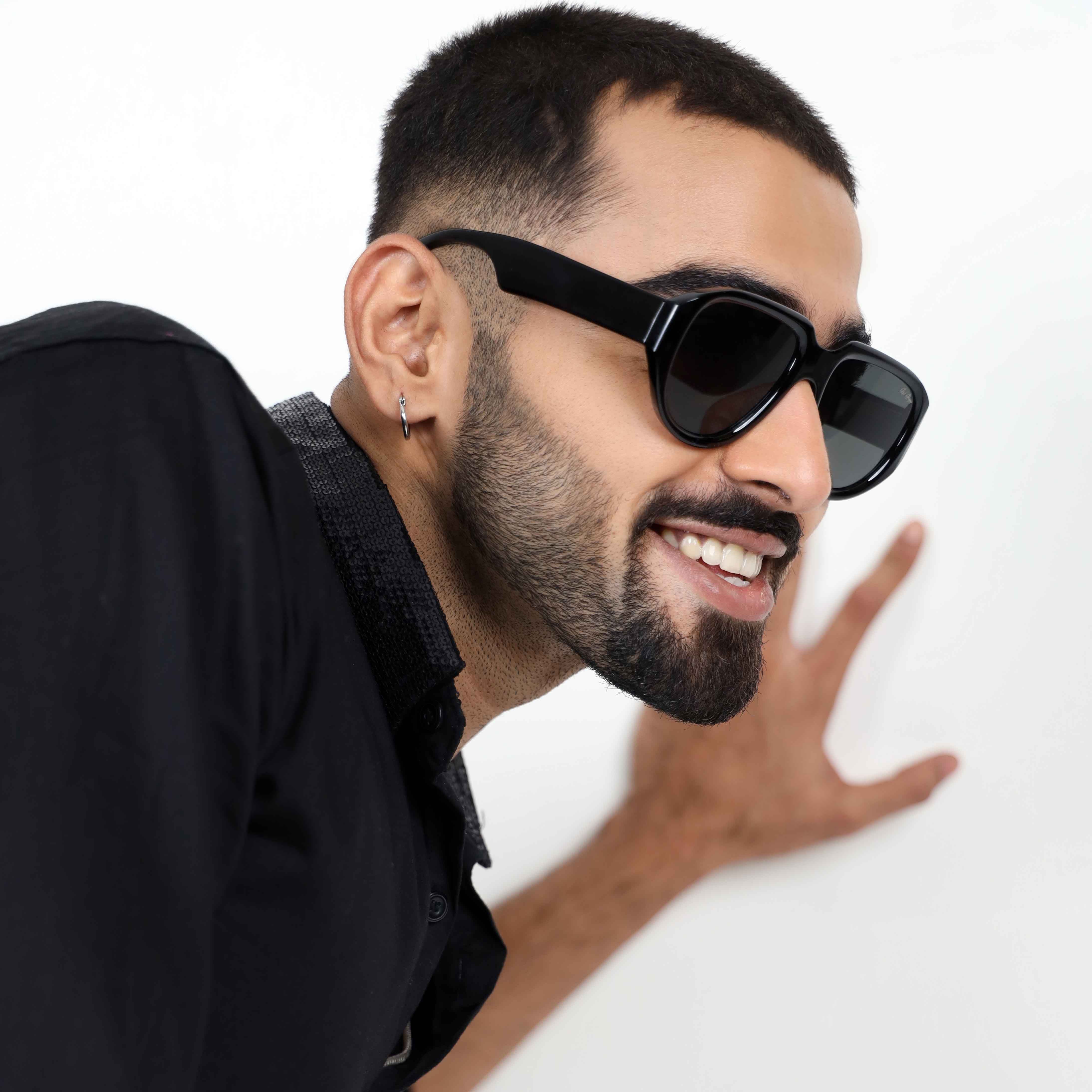 Lumivista Black Oversized Sunglasses